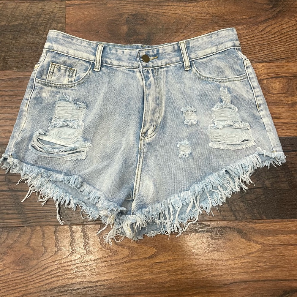 Really cute unworn light jean shorts, size large, SHEIN.